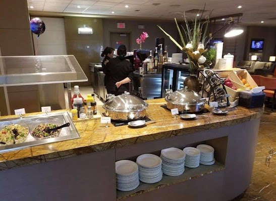 plaza-premium-lounge-non-us-departures-edmonton-international-airport-yeg